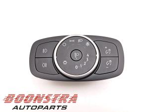 Usados Interruptor de luz Ford Fiesta 7 1.0 EcoBoost 12V 100 Precio € 24,95 Norma de margen ofrecido por Boonstra Autoparts
