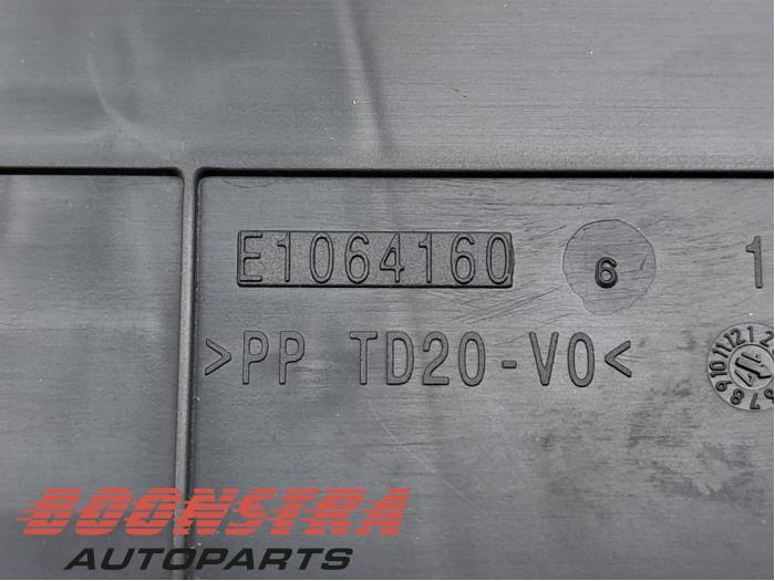 Caja de fusibles de un Peugeot 308 SW (L4/L9/LC/LJ/LR) 1.6 BlueHDi 120 2017