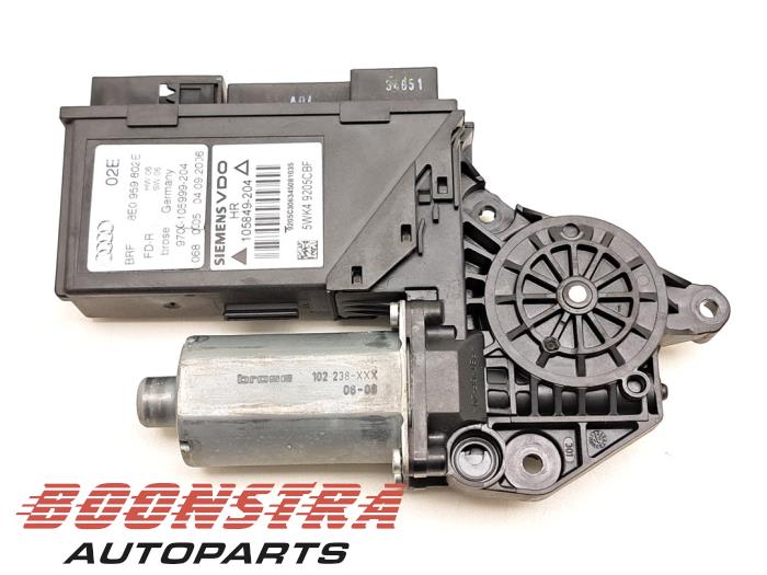 Usados Motor de ventanilla de puerta Audi A4 Avant (B7) 2.7 TDI V6 24V Precio € 24,95 Norma de margen ofrecido por Boonstra Autoparts