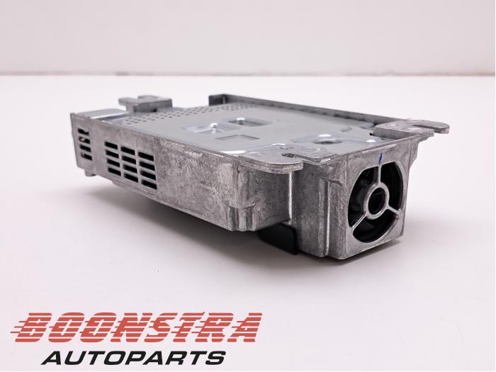 Radio amplifier from a BMW 3 serie Touring (G21) 318i 2.0 TwinPower Turbo 16V 2023