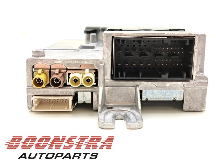 Radio amplifier from a BMW 3 serie Touring (G21) 318i 2.0 TwinPower Turbo 16V 2023