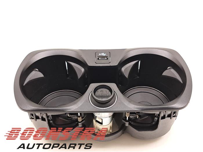 Cup holder from a BMW 3 serie Touring (G21) 318i 2.0 TwinPower Turbo 16V 2023
