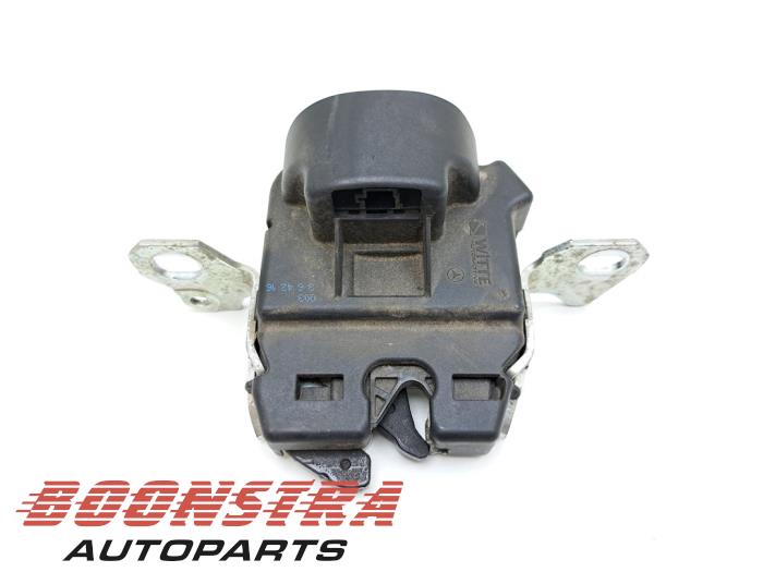 Begagnade Baksäteslås Mercedes E (W213) E-350e 2.0 Turbo 16V Pris € 24,95 Marginaltabell erbjuds av Boonstra Autoparts