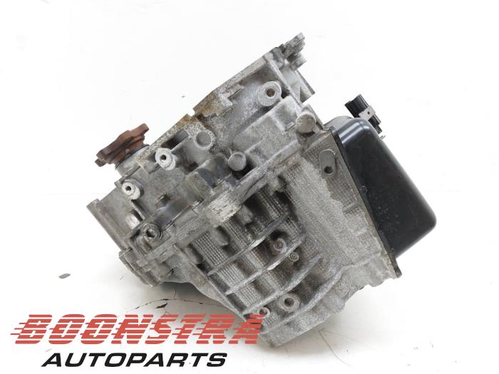 Gearbox from a Volkswagen Touran (1T3) 2.0 TDI 16V 140 2014