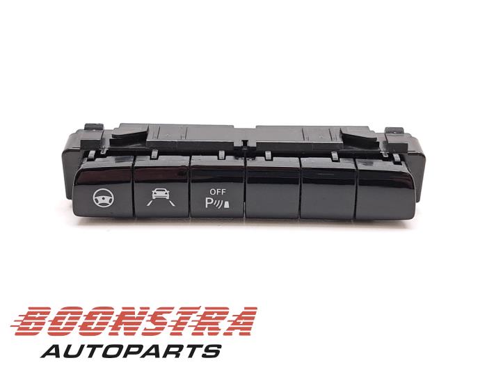 Usados Interruptor PDC Mercedes CLS (C257) 450 EQ Boost 3.0 24V 4-Matic Precio € 74,95 Norma de margen ofrecido por Boonstra Autoparts