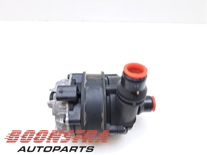 Additional water pump from a BMW 1 serie (F20) M140i 3.0 24V 2018