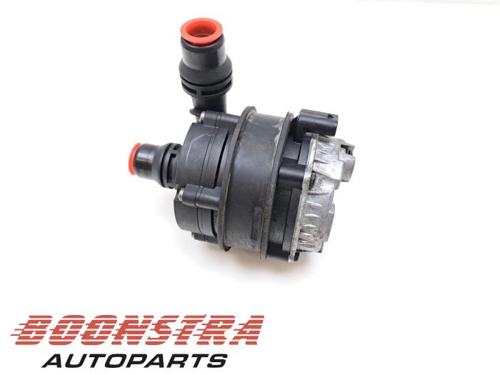 Additional water pump from a BMW 1 serie (F20) M140i 3.0 24V 2018