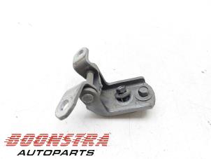 Used Front door hinge, left Nissan Qashqai (J11) 1.5 dCi DPF Price on request offered by Boonstra Autoparts
