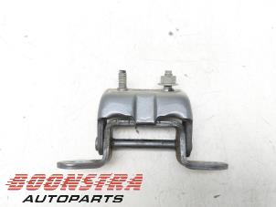 Used Rear door hinge, left Nissan Qashqai (J11) 1.5 dCi DPF Price on request offered by Boonstra Autoparts