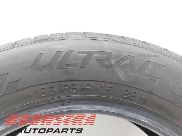 Tyre from a Kia Rio III (UB) 1.1 CRDi VGT 12V 2015