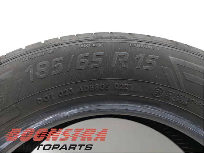 Tyre from a Kia Rio III (UB) 1.1 CRDi VGT 12V