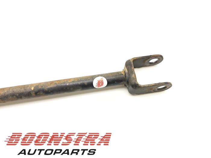 Rear wishbone, left from a Dacia Duster (HS) 1.5 dCi 4x4 2014