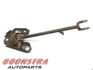 Used Rear wishbone, left Dacia Duster (HS) 1.5 dCi 4x4 Price € 39,95 Margin scheme offered by Boonstra Autoparts