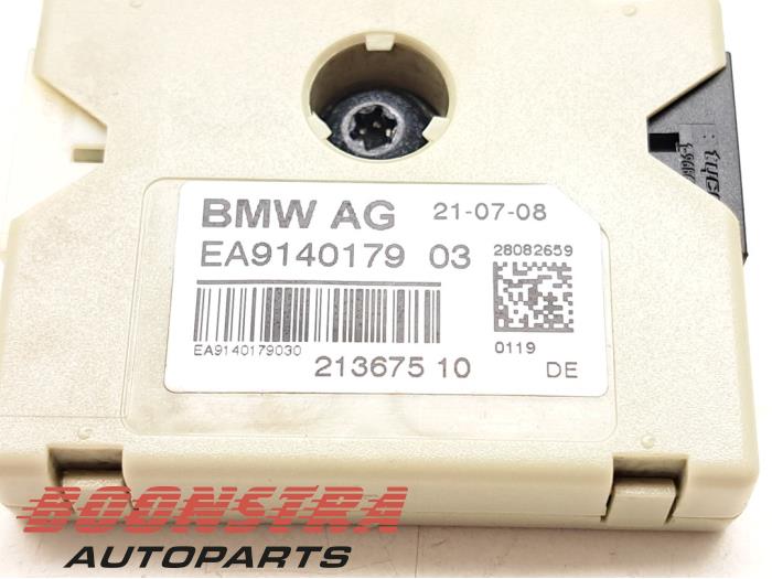 Antenne amplificateur d'un BMW 7 serie (F01/02/03/04) 730d 24V 2008