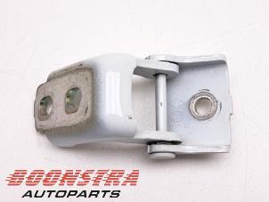 Used Front door hinge, right Renault Clio IV (5R) 1.6 Turbo 16V RS 220 EDC Trophy Price € 24,95 Margin scheme offered by Boonstra Autoparts