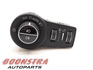 Usados Interruptor de luz Fiat 500X (334) 1.4 Multi Air 16V Precio € 49,95 Norma de margen ofrecido por Boonstra Autoparts