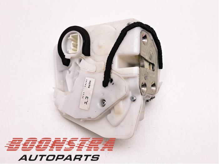 Begagnade Dörrlåsmekanism, 2-dörrars, vänster Mazda MX-5 (ND) 1.5 Skyactiv G-131 16V Pris € 34,95 Marginaltabell erbjuds av Boonstra Autoparts