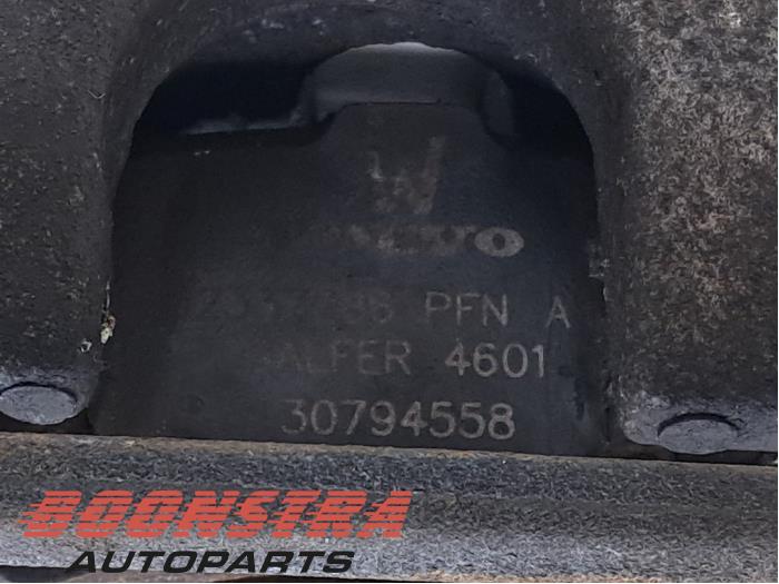 Rear brake calliper, left from a Volvo S60 II (FS) 2.0 D4 16V 2014