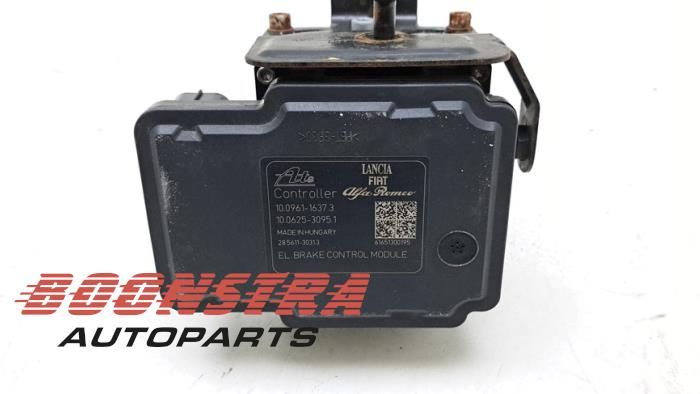 ABS pump from a Opel Combo 2.0 CDTI 16V 2016