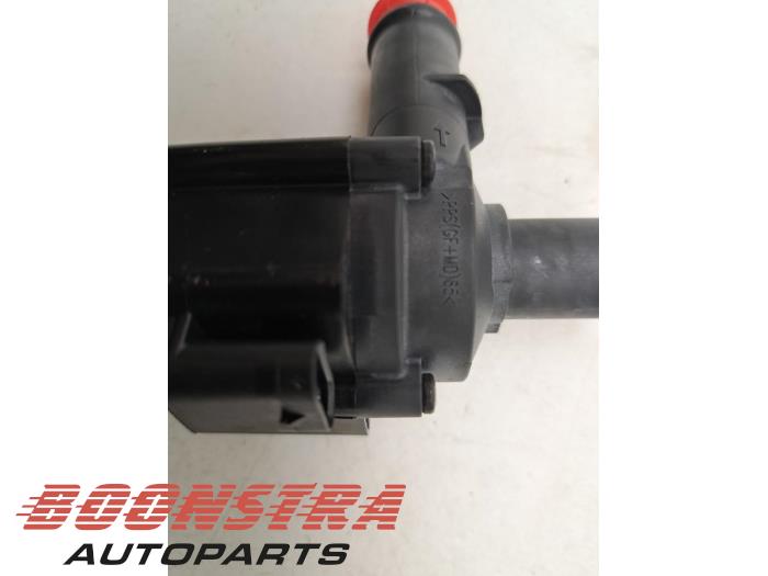 Water pump from a Fiat Ducato (250) 2.2 D 140 Multijet 3 2023