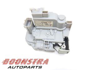 Używane Mechanizm blokady drzwi prawych tylnych wersja 4-drzwiowa Lancia Ypsilon (312) 0.9 TwinAir 85 Cena € 49,95 Procedura marży oferowane przez Boonstra Autoparts