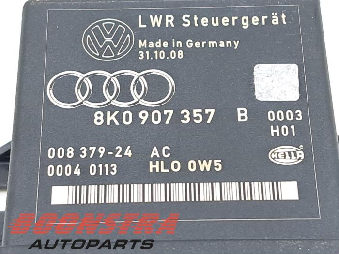 Ordenador de iluminación de un Audi A5 (8T3) 2.0 FSI 16V 2009