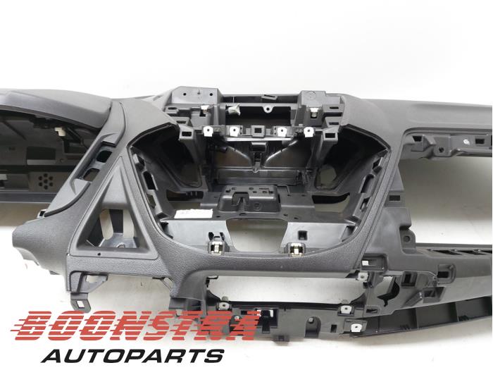 Instrumentbräda från en Ford Transit Custom 2.2 TDCi 16V 2014