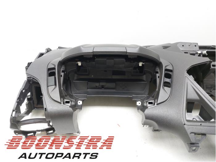 Instrumentbräda från en Ford Transit Custom 2.2 TDCi 16V 2014