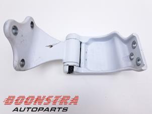 Used Rear door hinge, right Mercedes Vito (447.6) 1.6 111 CDI 16V Price € 42,29 Inclusive VAT offered by Boonstra Autoparts