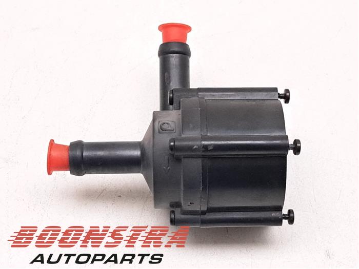 Begagnade Extra vattenpump Ford EcoSport (JK8) 1.0 EcoBoost 12V 125 Pris € 49,95 Marginaltabell erbjuds av Boonstra Autoparts