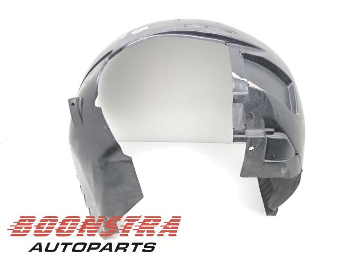 Wheel arch liner from a Opel Combo 2.0 CDTI 16V 2016