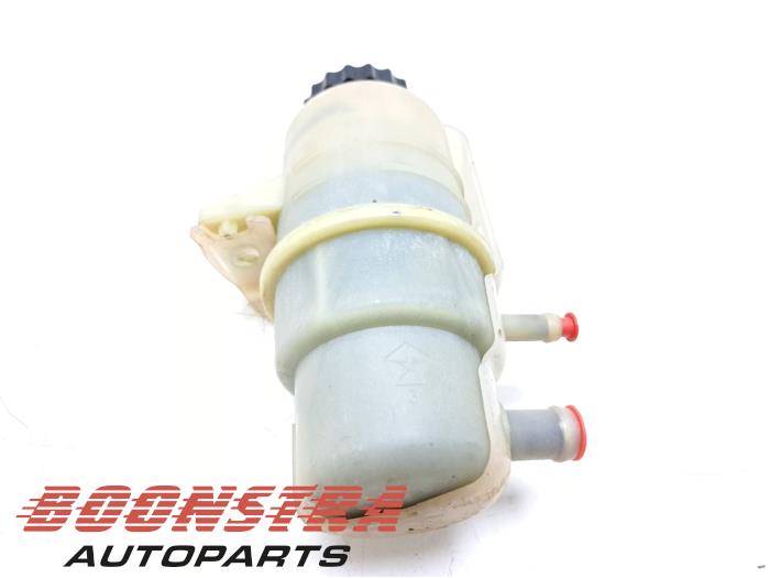 Begagnade Styrservotank Fiat Freemont 2.0 MultiJet 170 16V Pris € 29,95 Marginaltabell erbjuds av Boonstra Autoparts