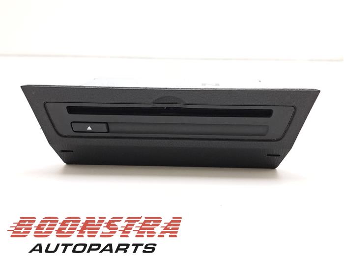 CD player from a Mazda CX-3 2.0 SkyActiv-G 120 2015