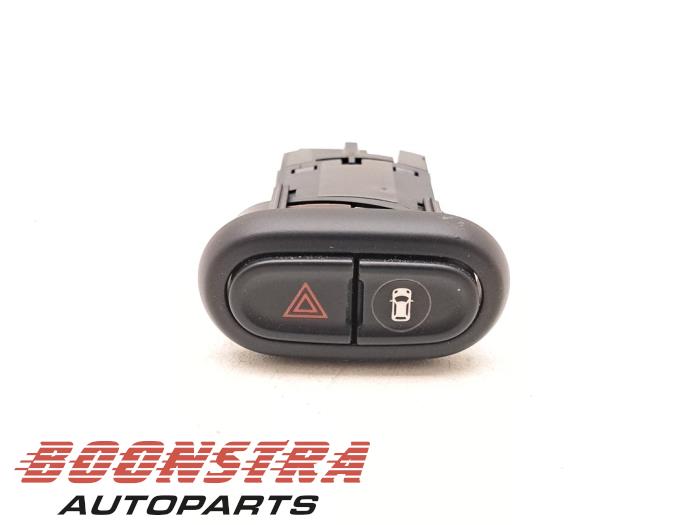 Usados Interruptor Mini Clubman (F54) 1.5 Cooper 12V Precio € 24,95 Norma de margen ofrecido por Boonstra Autoparts