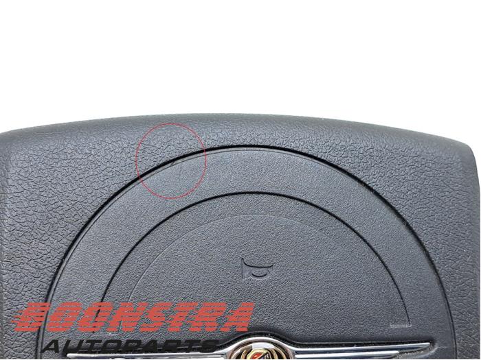 Left airbag (steering wheel) from a Chrysler 300 C 5.7 V8 Hemi 2005
