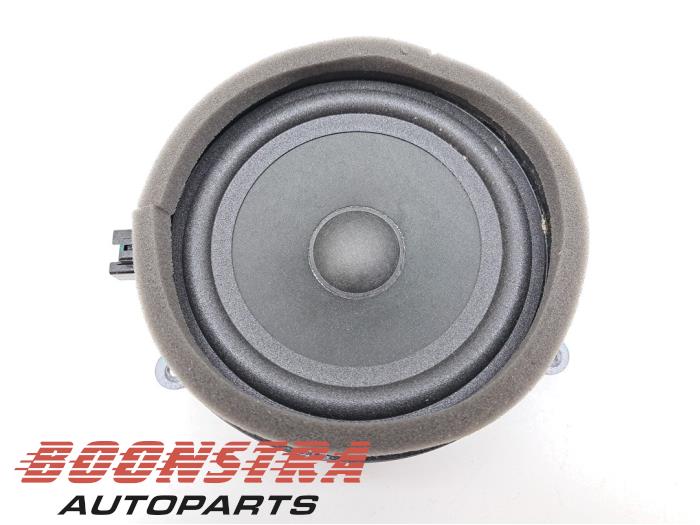 Używane Glosnik Lynk &amp; Co 01 1.5 PHEV Cena € 24,95 Procedura marży oferowane przez Boonstra Autoparts