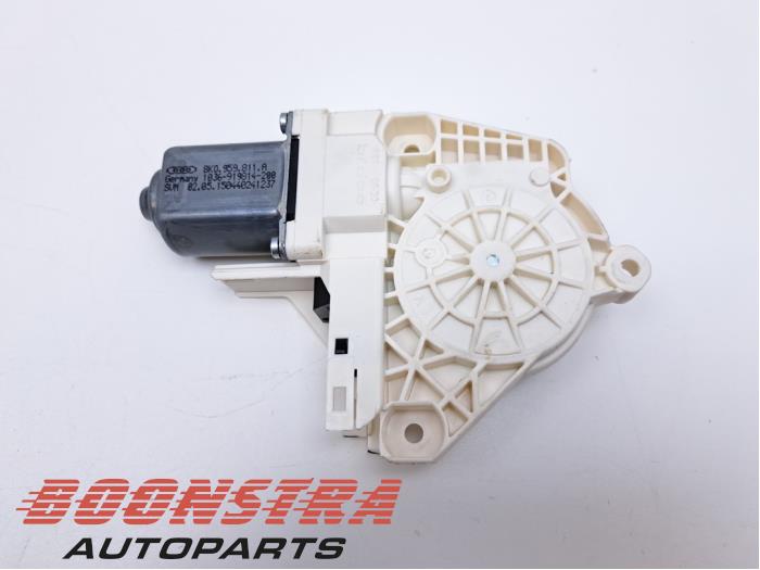 Usados Motor de ventanilla de puerta Audi A4 Avant (B8) 2.0 TDI 16V Precio € 24,95 Norma de margen ofrecido por Boonstra Autoparts