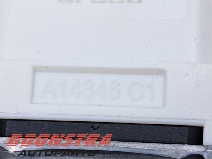 Silnik szyby drzwiowej z Audi A4 Avant (B8) 2.0 TDI 16V 2015