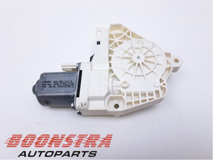 Usados Motor de ventanilla de puerta Audi A4 Avant (B8) 2.0 TDI 16V Precio € 24,95 Norma de margen ofrecido por Boonstra Autoparts