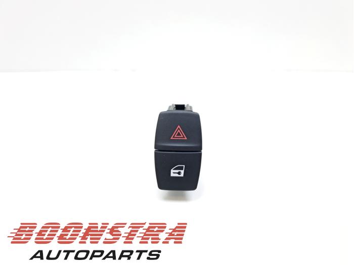 Używane Przelacznik BMW 3 serie (F30) 320d 2.0 16V EfficientDynamicsEdition Cena € 24,95 Procedura marży oferowane przez Boonstra Autoparts