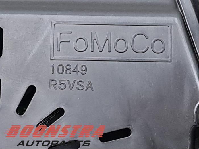 Tacho - Kombiinstrument KM van een Ford Fiesta Active 1.0 EcoBoost 12V Hybrid 125 2022