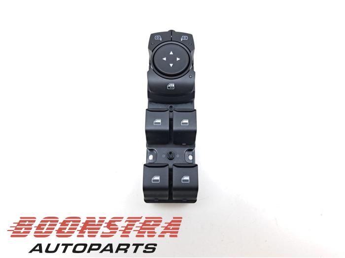Usados Interruptor de ventanilla eléctrica Ford Fiesta Active 1.0 EcoBoost 12V Hybrid 125 Precio € 48,95 Norma de margen ofrecido por Boonstra Autoparts