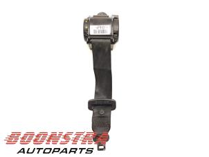 Used Rear seatbelt, centre BMW 3 serie (F30) 320d 2.0 16V EfficientDynamicsEdition Price € 29,95 Margin scheme offered by Boonstra Autoparts