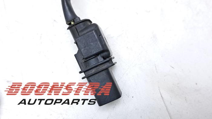 Lambda probe from a Volkswagen Touran (1T3) 2.0 TDI 16V 140 2014