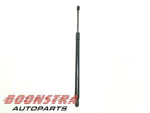 Used Rear gas strut, right Volkswagen Touran (5T1) 2.0 TDI 150 Price € 24,95 Margin scheme offered by Boonstra Autoparts