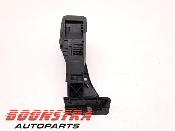 Accelerator pedal from a BMW M8 Gran Coupe (G16) M8 Competition 4.4i V8 32V 2021
