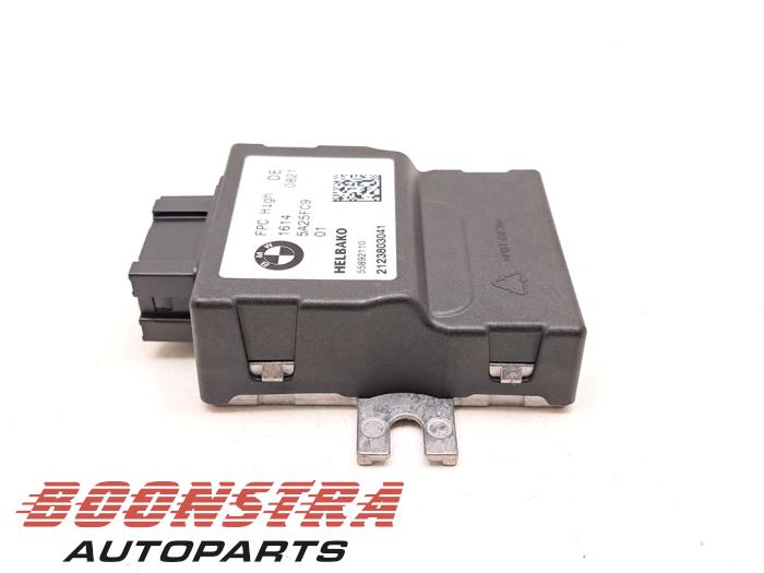 Electric fuel module from a BMW M8 Gran Coupe (G16) M8 Competition 4.4i V8 32V 2021