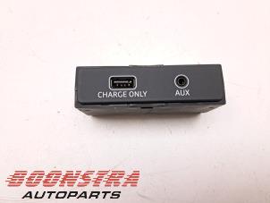Używane Zlacze AUX/USB Audi Q5 (FYB/FYG) 3.0 TDI V6 24V Quattro Cena € 24,95 Procedura marży oferowane przez Boonstra Autoparts