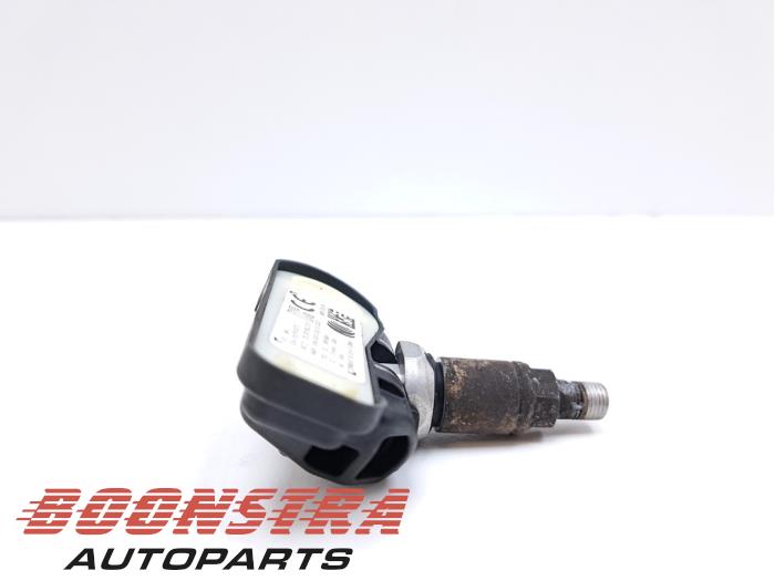 Tyre pressure sensor from a BMW 3 serie (G20) 318i 2.0 TwinPower Turbo 16V 2022