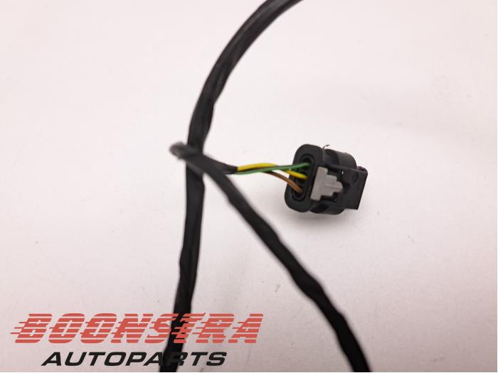 Pdc wiring harness from a BMW X6 (E71/72) xDrive40d 3.0 24V 2010